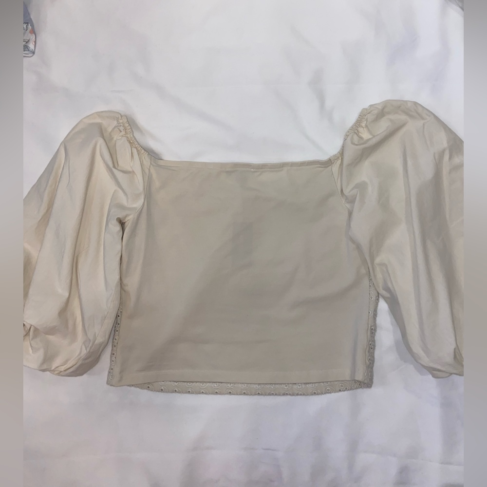 🦢 Express Eyelet Puff Sleeve Top 🦢 - Picture 9 of 10